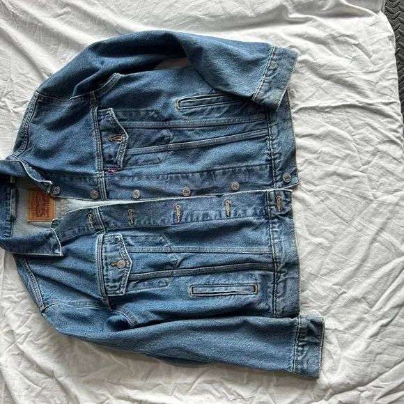 Levi's Classic Blue Denim Jacket - Picture 1 of 5